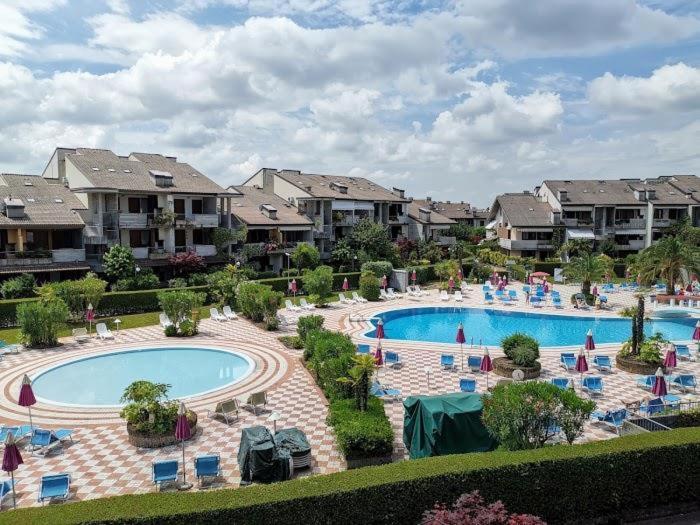 Apartment With Garden And Grill - Green Residence Sirmione Desenzano del Garda Luaran gambar